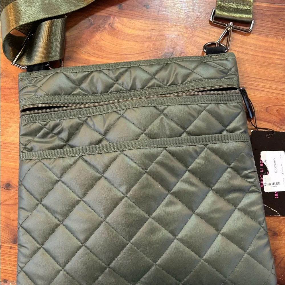 HAUTE SHORE Green Quilted Messenger Bag with Red and Black Strap - Picture 3 of 9